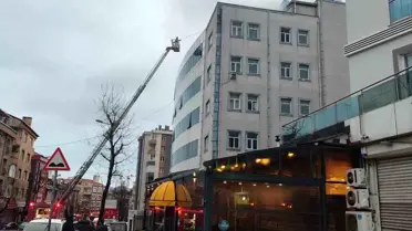 Bağcılar’da Kapatılan Hastanenin Çatısında Çıkan Yangın Kontrol Altına Alındı