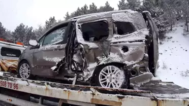 Mudurnu’da Kamyon ve Hafif Ticari Araç Çarpıştı: 2 Yaralı