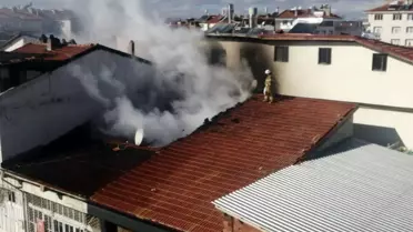 Yalvaç'ta Hurda İşletmesinde Çatıyı Saran Yangın Kontrol Altına Alındı