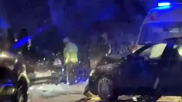 Bartın’da Karla Kaplı Yolda Çarpışma: 6 Kişi Yaralandı