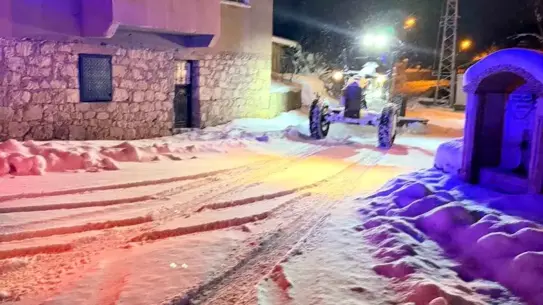 Sivas’ta Karla Kaplanan Yolları Aşan Ambulans Operasyonu