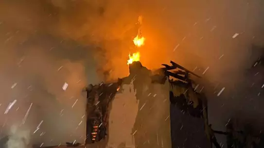 Düzce Çamköy'de Yangın Korkuttu: Polis Ahırı ve Evi Zamanında Söndürdü