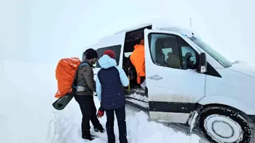 Yoğun Sis ve Kar Altında Süphan Dağı'nda Mahsur Kalan Dağcılar Zorlu Kurtarma Operasyonuyla Güvende