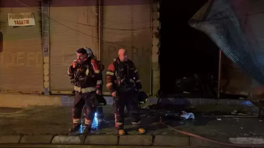 Efeler'de Apartman Deposunda Çıkan Yangın 2 Kişiyi Kurtardı