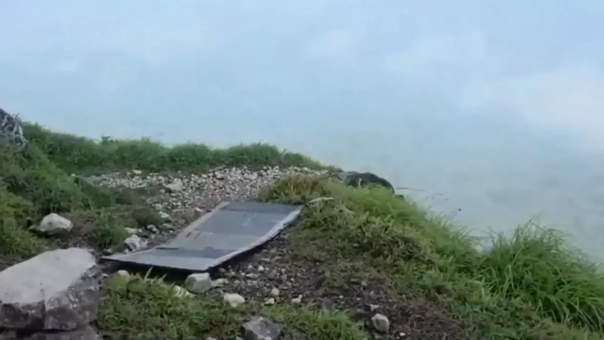 Endonezya’da 11 Kişilik Uçağın Enkazı Güney Sulawesi’nde Bulundu