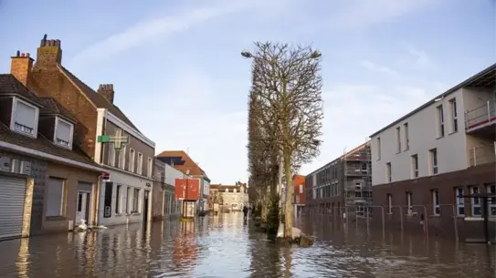 Fransa’da 5 Bölgeyi Etkileyen Şiddetli Sel Uyarısı