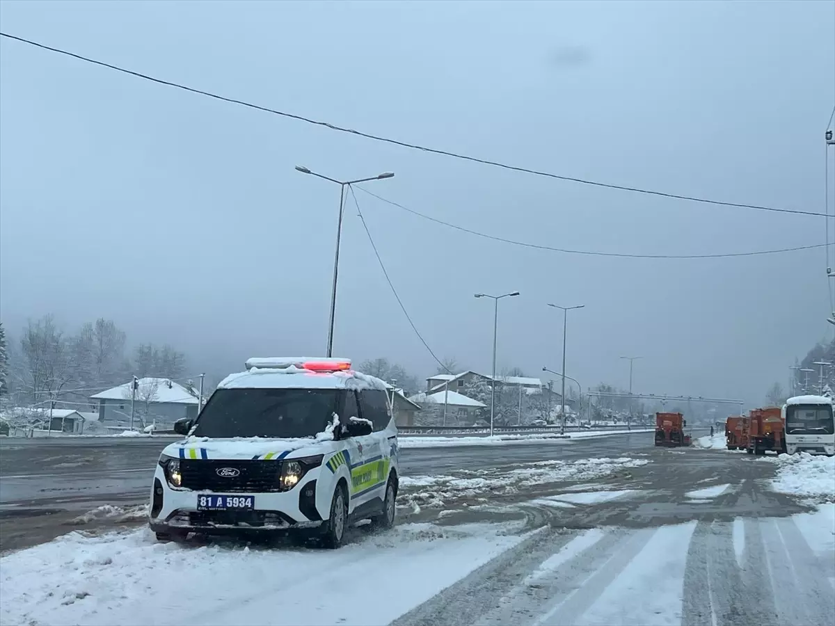 Batı Karadeniz’de Kar Yağışı: Sakarya ve Çevresinde Yol Kapandı