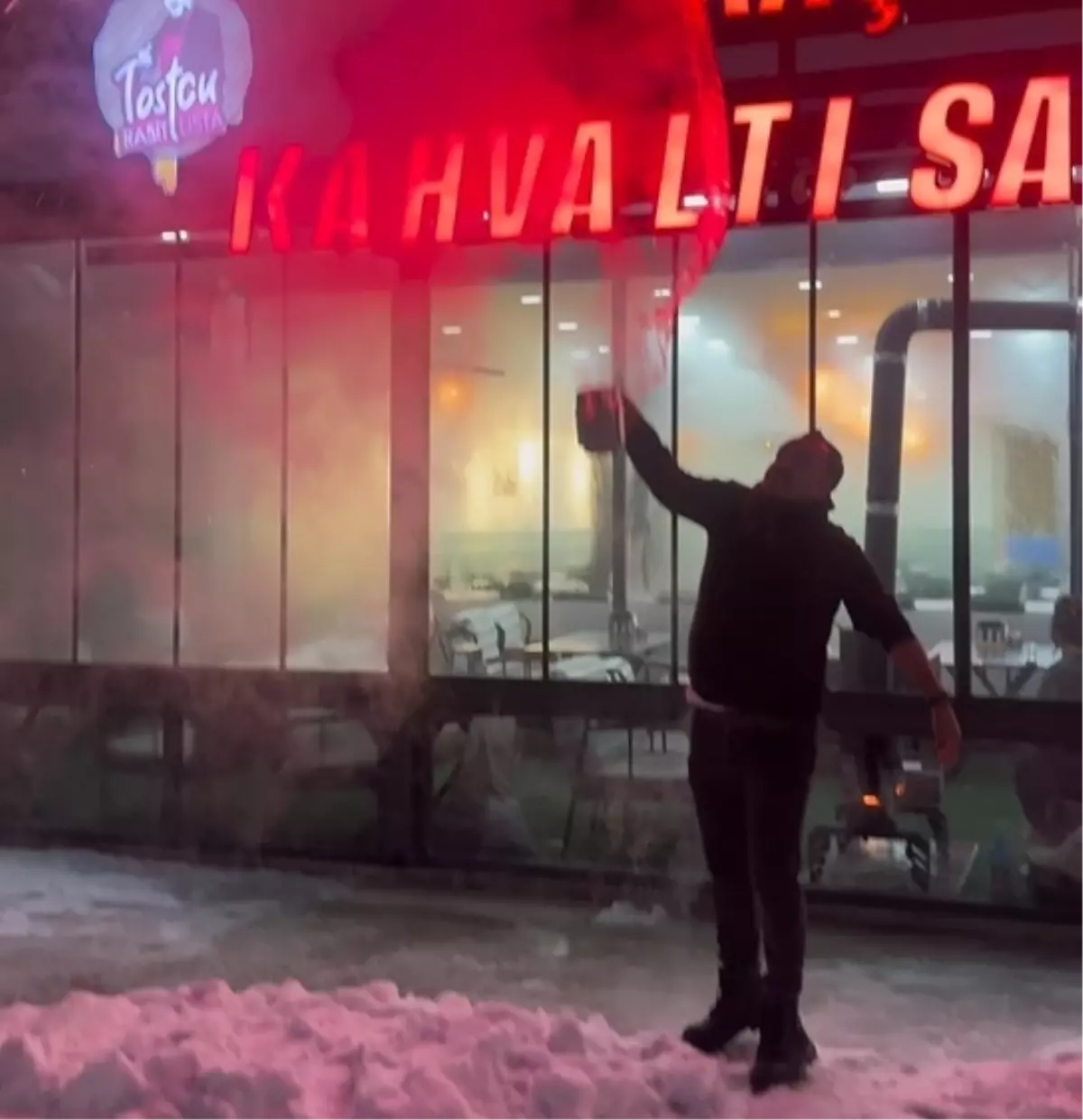 Sivas’ta Sıcak Su Deneyi Sonucu Şok Yaralanma: Esnaf Hastaneye Kayıt Oldu