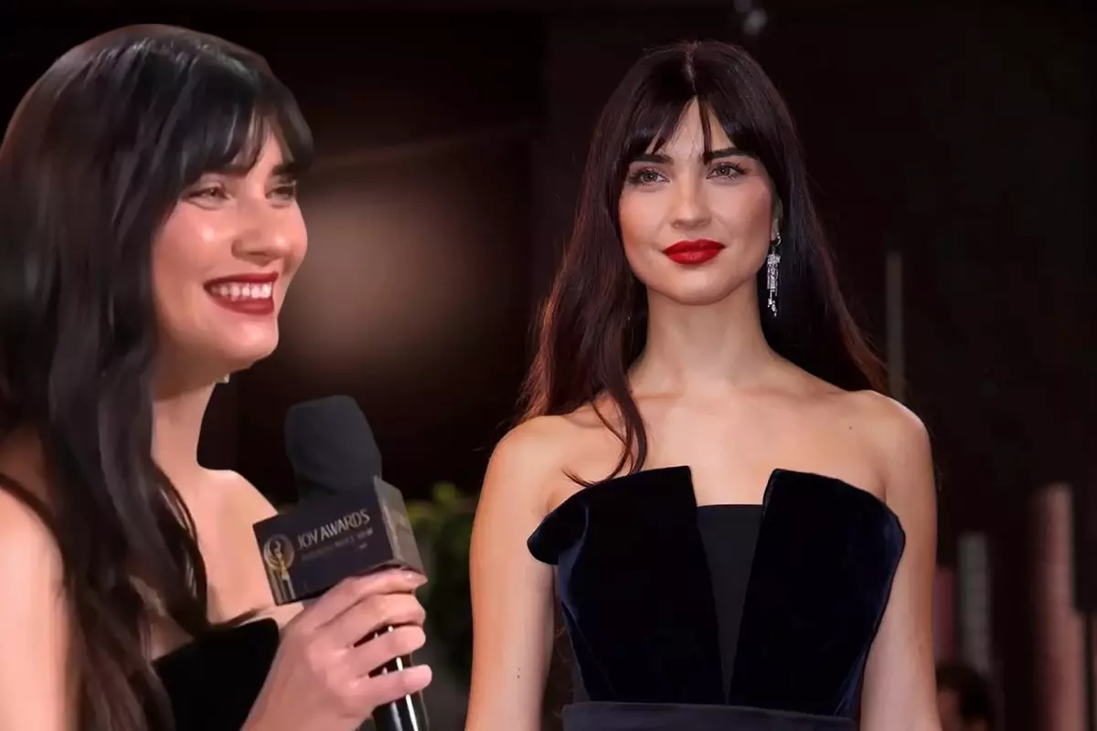 Tuba Büyüküstün ödül töreninde