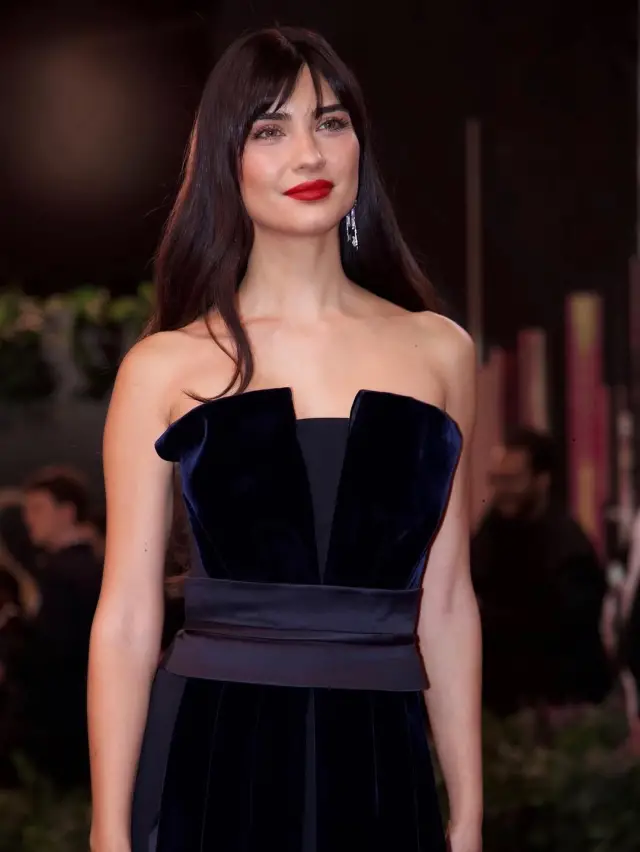 Tuba Büyüküstün sahnede