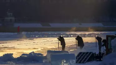 Harbin Buz-Kar Festivali İçin Buz Toplama Çalışmaları Hız Kazandı