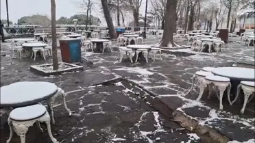İstanbul’da Kar Yağışı Şehri Beyaza Döndürdü