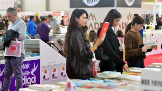 Adana’nın Çukurova Kitap Fuarı Son Gününde Rekor Ziyaretçi Akınıyla Kapandı
