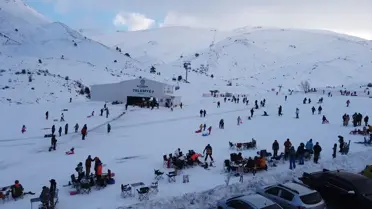 Denizli Kayak Merkezi Karlarla Dolu Sezonu Açtı