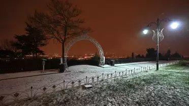 İstanbul’un Yüksek Kesimlerinde Şiddetli Kar Yağışı Şehir Genelinde Etki Yaratıyor