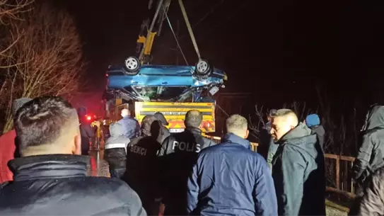 Kandıra'da Acı Kaza: Baba ve Oğlu Çaya Düşerek Hayatını Kaybetti