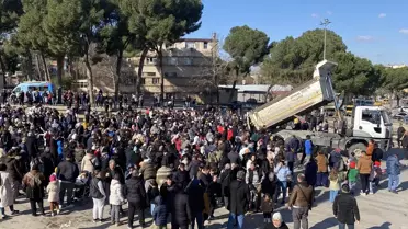 Alaşehir’de Kış Rüzgarı: Kamyonlarla Gelen Kar Çocukları Coşturdu