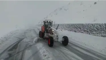 Tunceli’de Kar Temizleme Operasyonları Hız Kesmeden Sürücüleri Uyardı