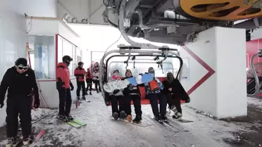 Yıldız Dağı'nda Kış Sporları Merkezinde Rekor Kar ve Yoğun Sömestr Kalabalığı