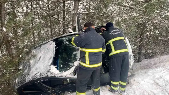 Kastamonu‑Tosya Karayolunda Araç Şarampole Yuvarlandı, 2 Yolcu Yaralandı