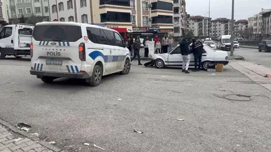 Gaziantep Kavşağındaki Kaza Sonrası Savrulan Araç 4 Yaşındaki Çocuğa Çarptı