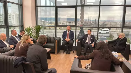 AK Parti Genel Başkan Yardımcısı Belgin Uygur, Çanakkale Şubesinde Gazilere Moral Verdi