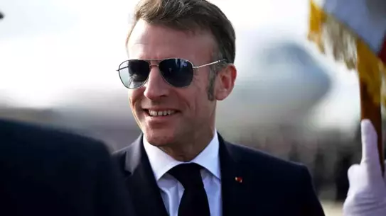 Macron, Suriye'de Kalıcı Barış İçin Ateşkes Çağrısında Bulundu