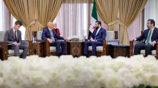 Suriye Devlet Başkanı Eş-Şara, ABD Ankara Büyükelçisi Barrack ile İşbirliği Görüşmesi Gerçekleştirdi