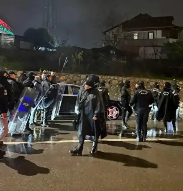 Güvenlik ekipleri saldırıyı önlerken