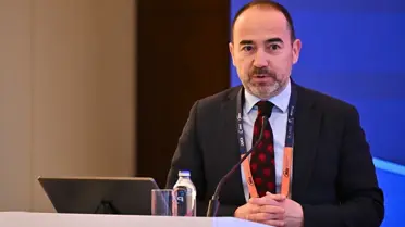 Kongrede konuşma yapan yetkililer