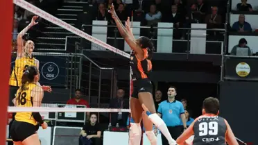 Eczacıbaşı Dynavit, VakıfBank'ı 3-1 Yenerek Sultanlar Ligi'nde Önemli Bir Galibiyet Aldı