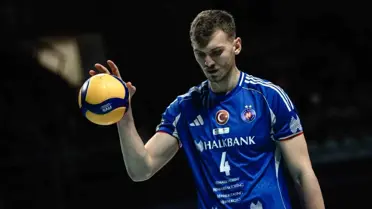 Galatasaray, Halkbank'ı 3-0 Mağlup Ederek Efeler Ligi'nde Kayıpsız Devam Etti