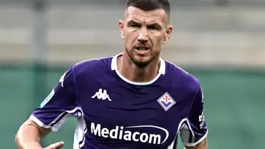 Schalke 04, 39 Yaşındaki Forvet Edin Dzeko ile Transfer Görüşmelerine Başladı