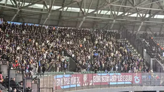 Trabzonspor Taraftarının Kocaeli Deplasmanında Coşkulu Destek Gösterisi