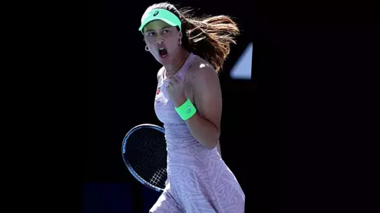 Zeynep Sönmez, Avustralya Açık'ta İlk Türk Kadın Tenisçi Olarak Tarih Yazdı ve Yardımseverliğiyle Takdir Topladı