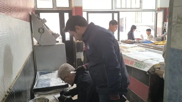 Zabıta ekipleri müdahale ediyor