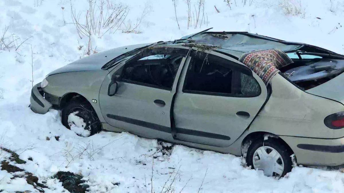 Adilcevaz’da Takla Atan Araç 5 Yaralıyı Hastaneye Kaptı