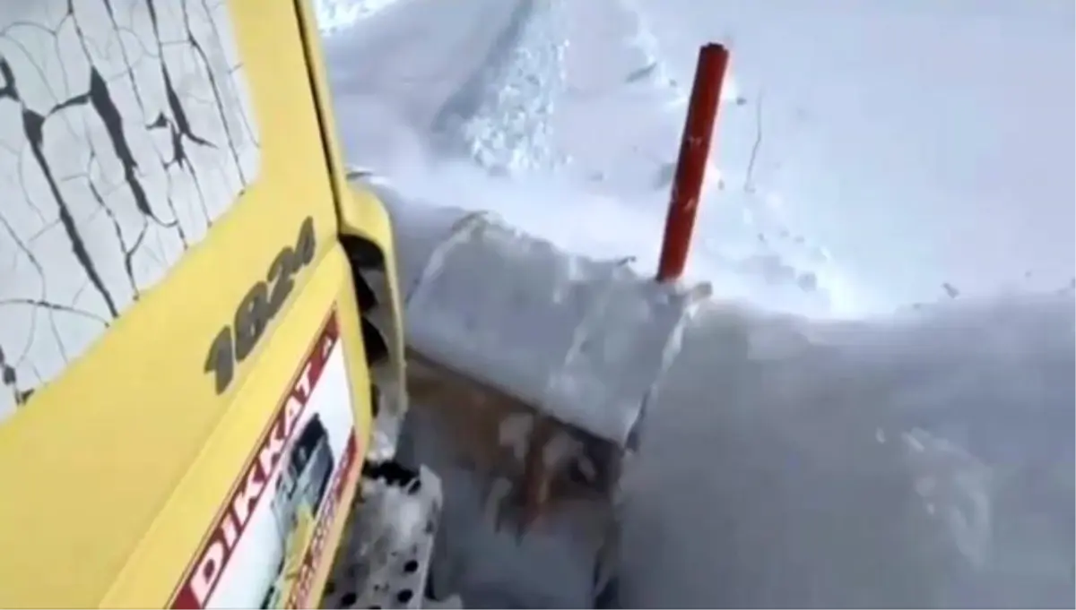 Ağrı’nın Patnos İlçesinde Kar Yağışı Sonrası Yol Açma Çalışmaları Tamamlandı