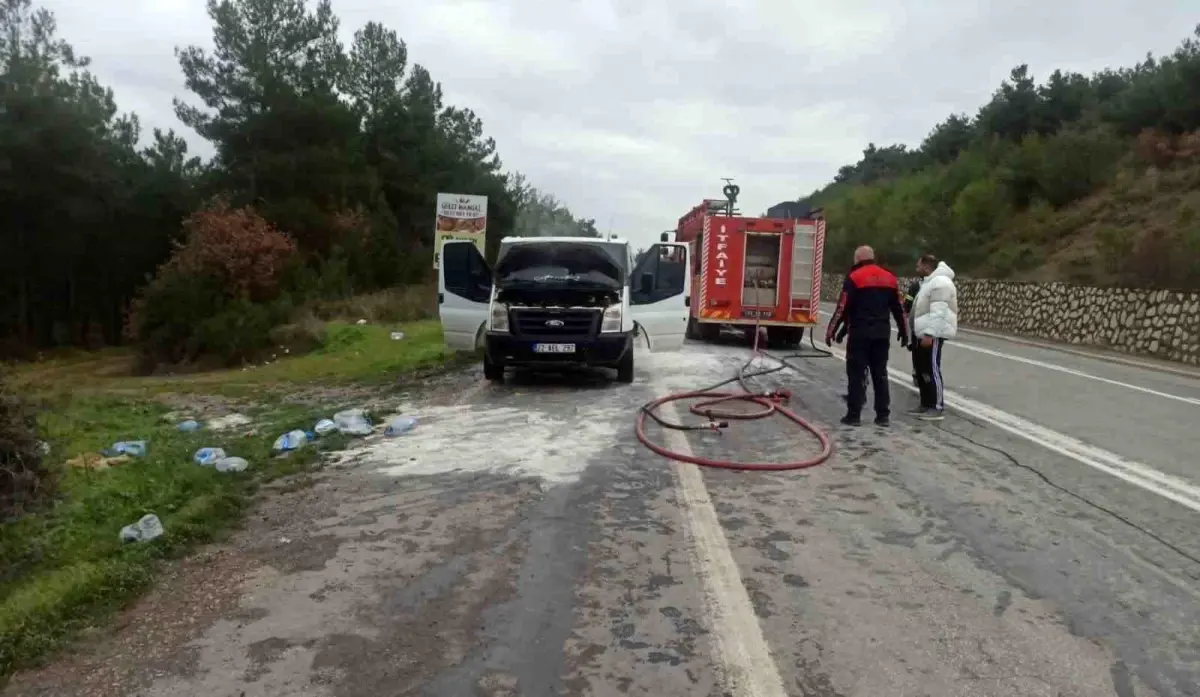 Bilecik’te Ticari Araçta Çıkan Yangın Kontrol Altına Alındı