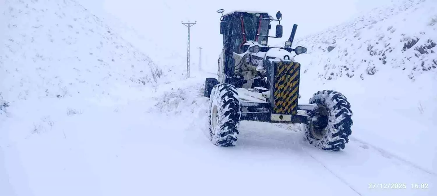 Elazığ’da Şiddetli Kar Yağışı 482 Köy Yolunu Kapattı, Ulaşım Krizi Derinleşiyor