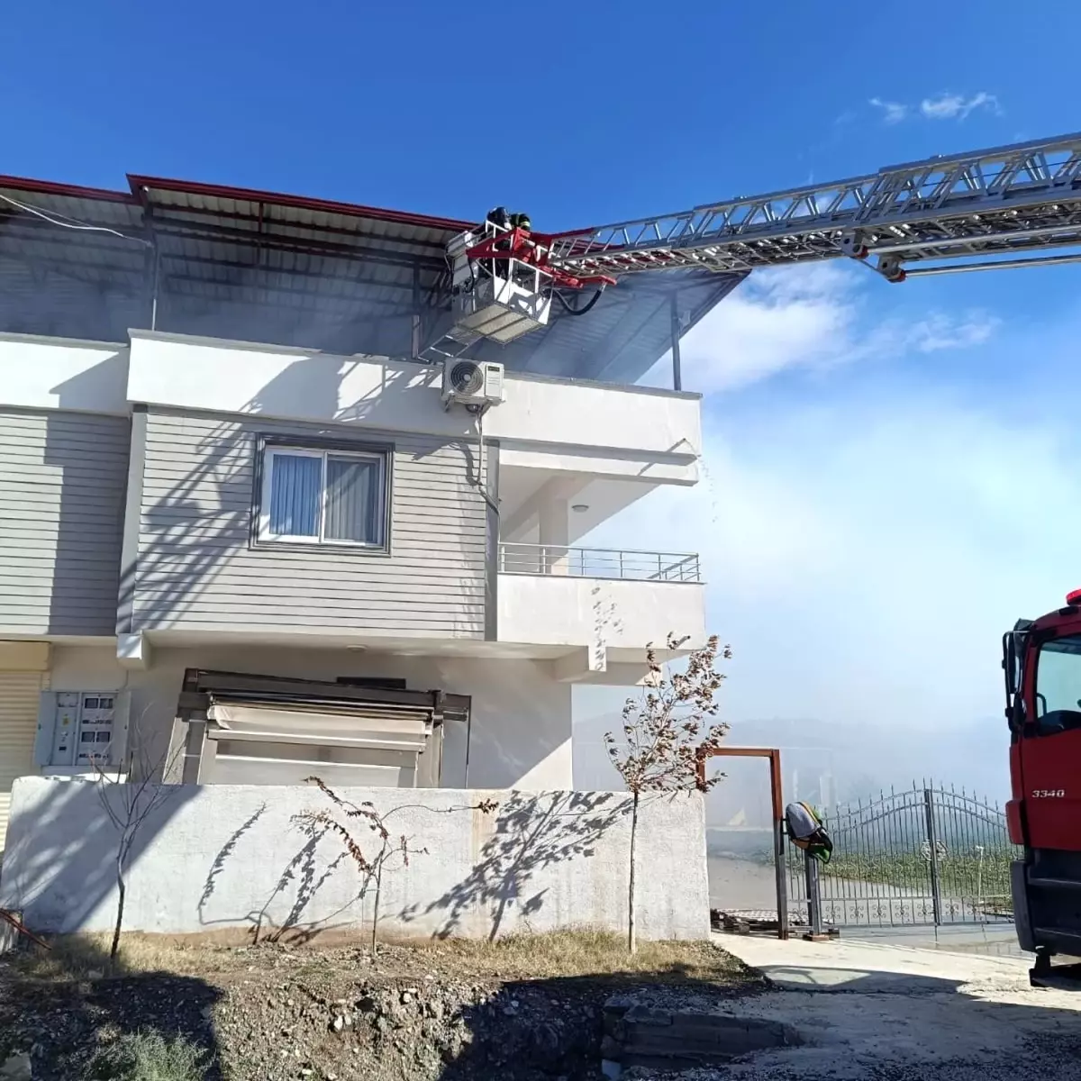 Hatay’da Çatı Yangını Kontrol Altına Alındı