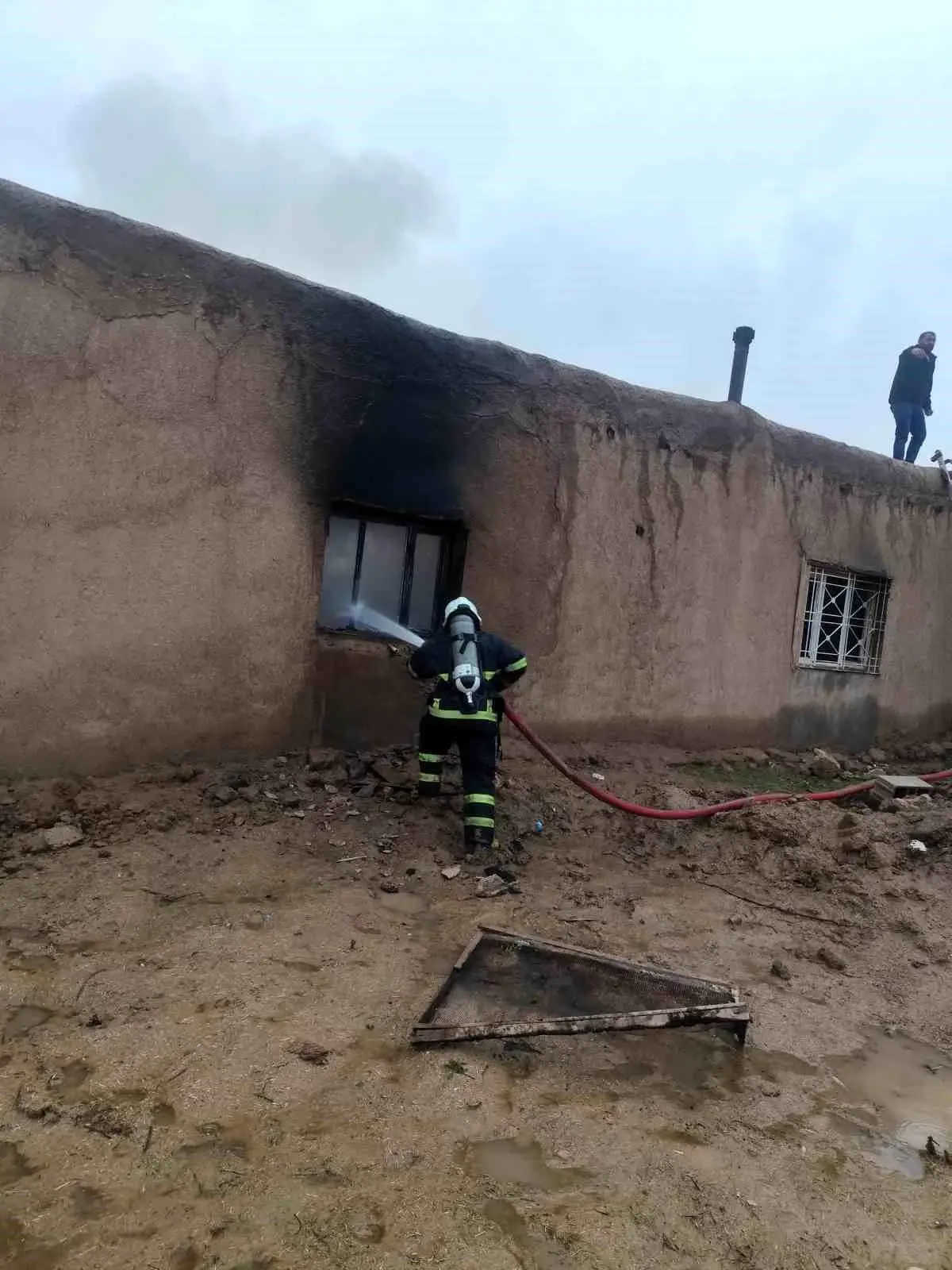 Kızıltepe'de Müstakil Evde Çıkan Yangın Kontrol Altına Alındı