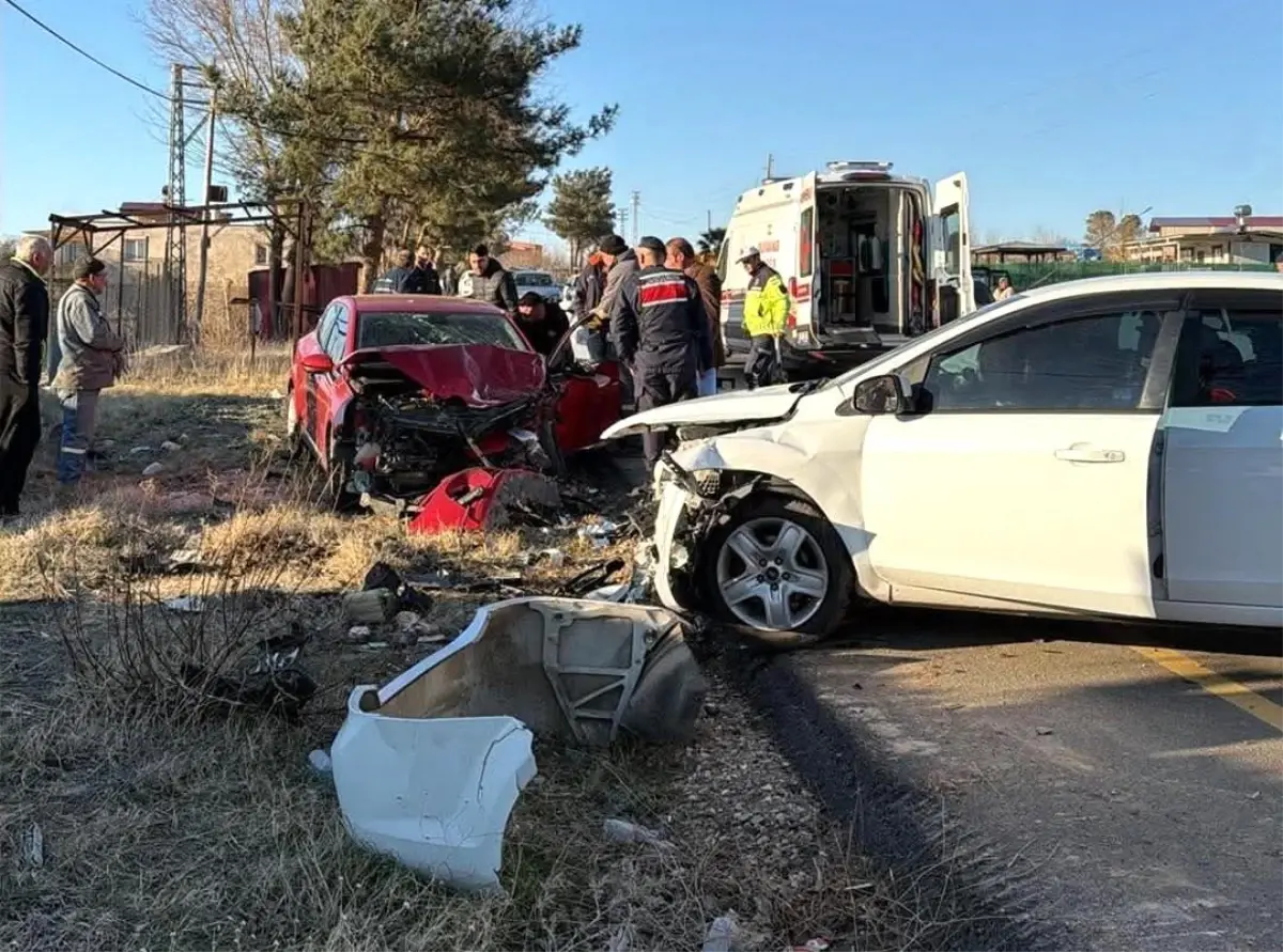 Osmaniye'nin Düziçi İlçesinde Buzlu Yol Felaketi: 2 Kişi Hastaneye Kaldırıldı