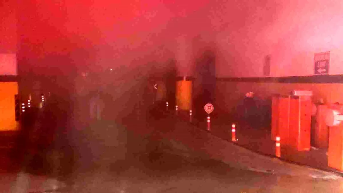 Rize Kent Meydanı'nda Yer Altı Otoparkında Elektrik Arızasından Yangın Çıktı