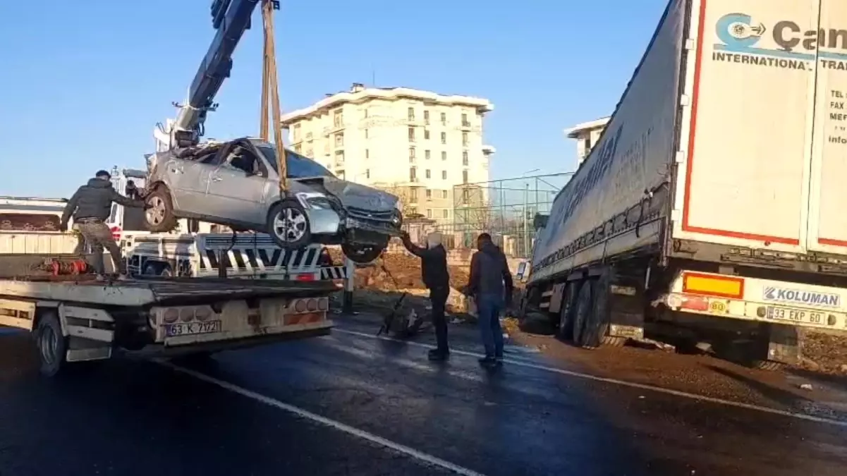 Şanlıurfa'da Buzlu Yollarda Zincirleme Kaza: Viranşehir'de 2 Hayatını Kaybetti