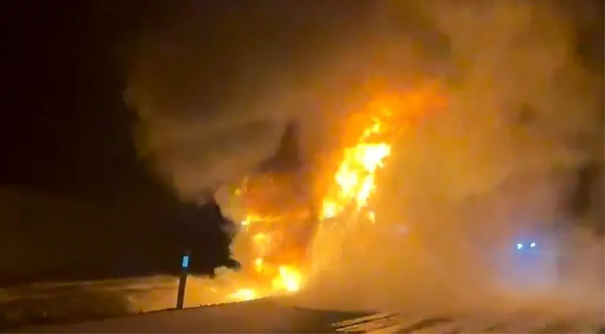 Siverek'te Yolculuk Sırasında Tır Yangını: Sürücü Zamanında Kaçtı