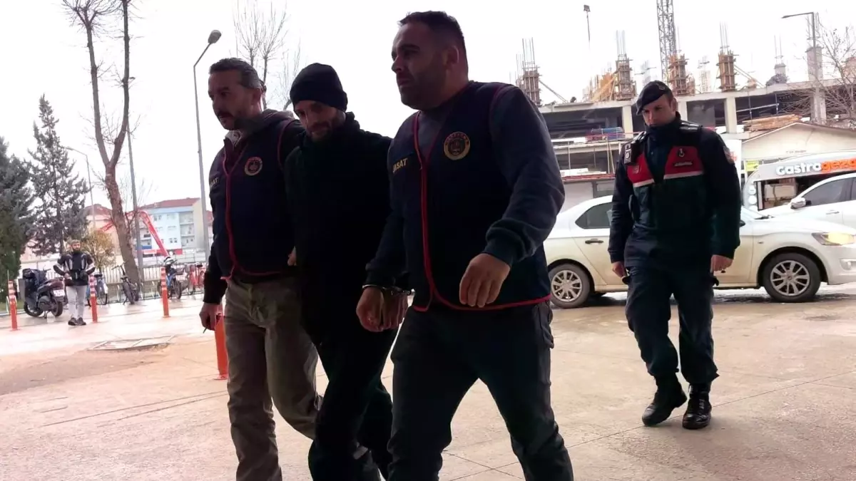 İnegöl’de Silahlı Saldırı: Kaçak Mahkumun Tüfekli Baskını Sonunda Yakalandı