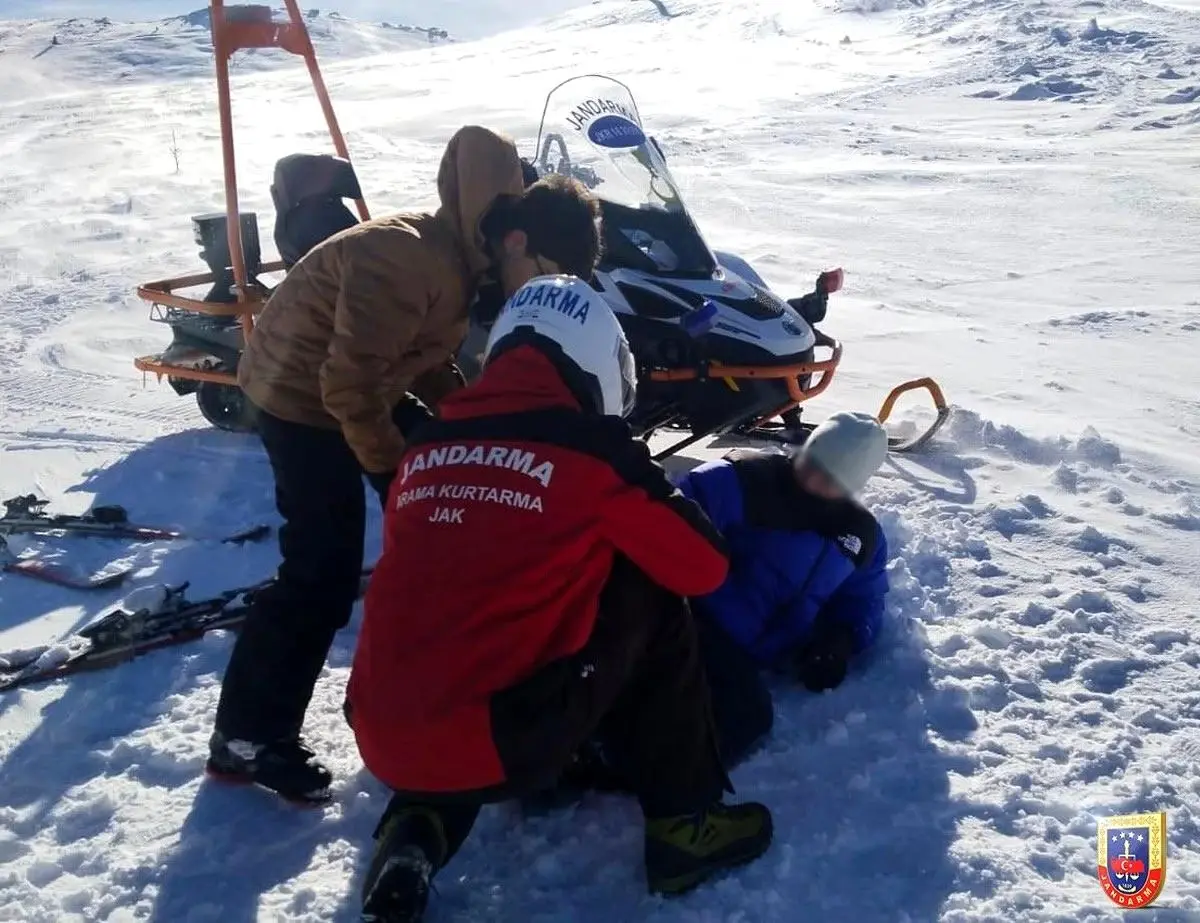 Bursa’da Uludağ’da Kar Fırtınası Nedeniyle Mahsur Kalan Vatandaşlara Jandarma Arama Kurtarma Timi Müdahale Etti