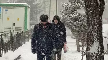 Ardahan’da kar temizleme ekipleri çalışıyor