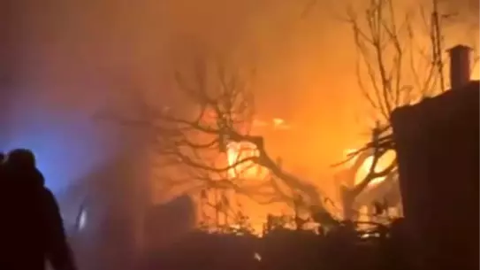 Yangın anındaki alevler ve duman